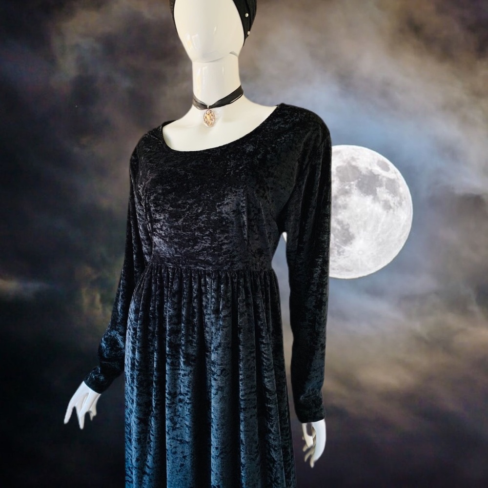 Vintage 90’s Black Crushed Velvet Babydoll Goth Grunge Maxi Dress